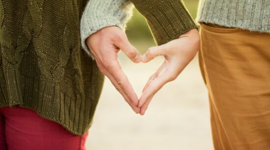 hands_heart_girls_women_woman_females_people_persons-655253_jpg!d AGING & DISABILITIES